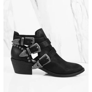 Dolce Vita Spur Cutout Studded Nubuck Black Leather Ankle Booties Size 6